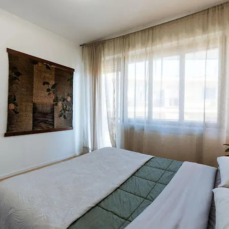 Seaview- Modern By Interhome